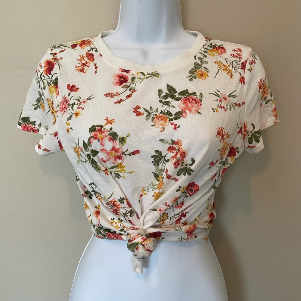 Forever 21 off-white floral tee (not cropped) size small